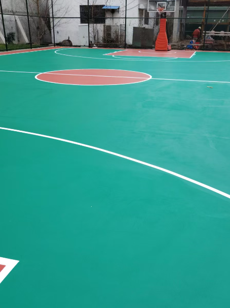 丹徒 球场长期使用易出现地面开裂